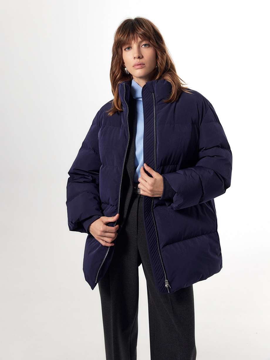 Укороченный пуховик с утеплителем 90% пух и 10% перо и капюшоном