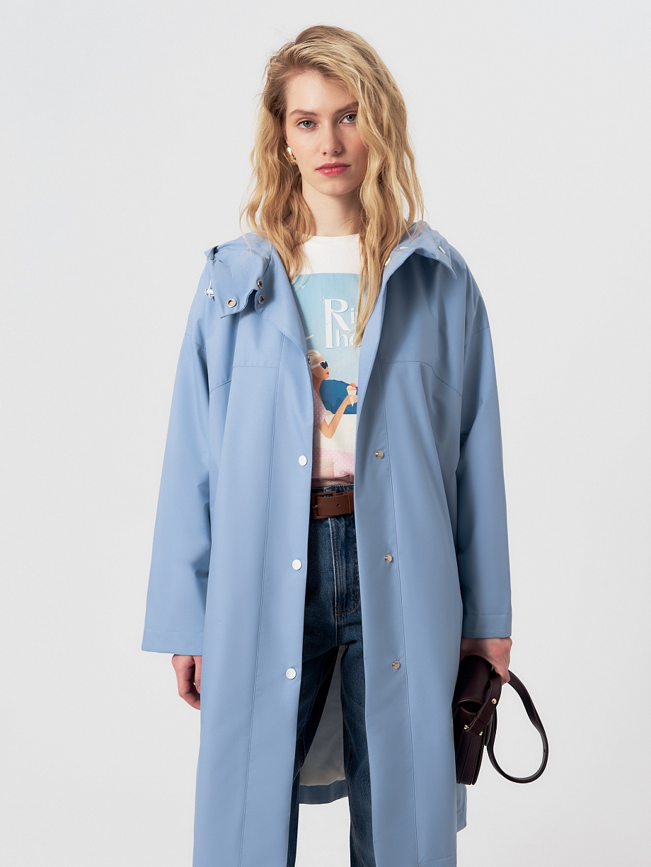 Непромокаемый плащ на кнопках с капюшоном