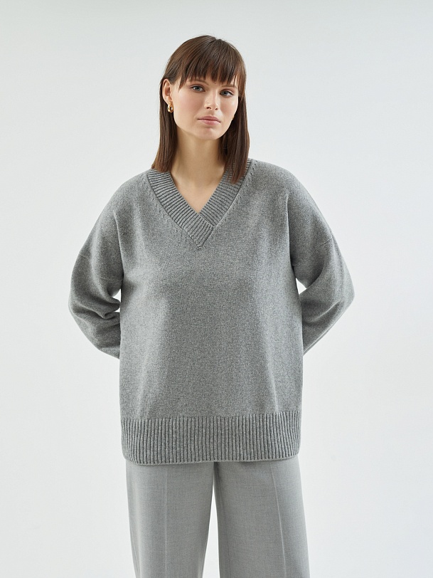 Женский джемпер с V-образным вырезом