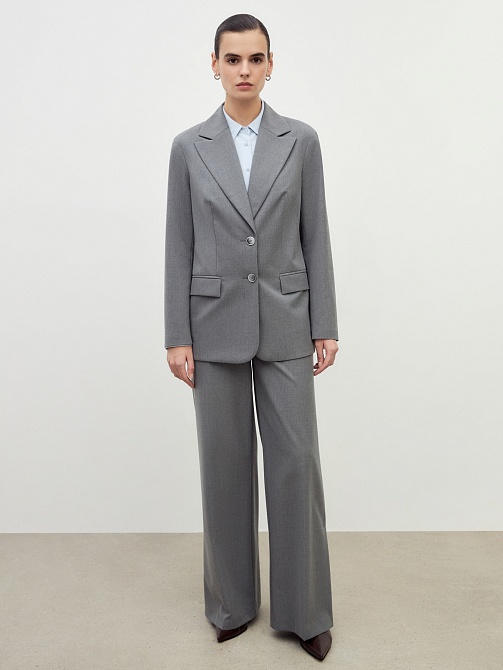 Жакет со спущенным плечом из костюмной ткани