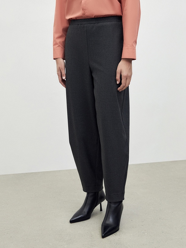 Брюки бананы на резинке из костюмной вискозной ткани