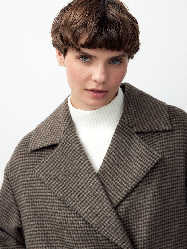 Шерстяное пальто с мембраной и утеплённой спинкой