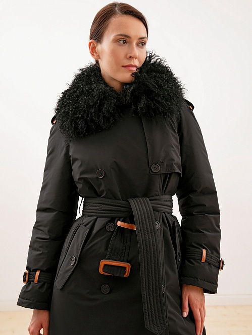 Пальто зимнее со съемным воротником из натуральной ламы POMPA