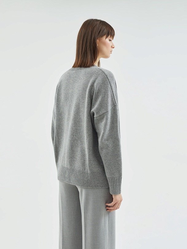 Женский джемпер с V-образным вырезом