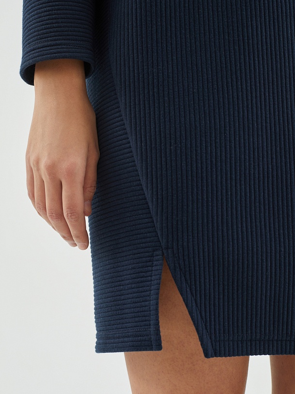 Платье-туника из фактурного трикотажа