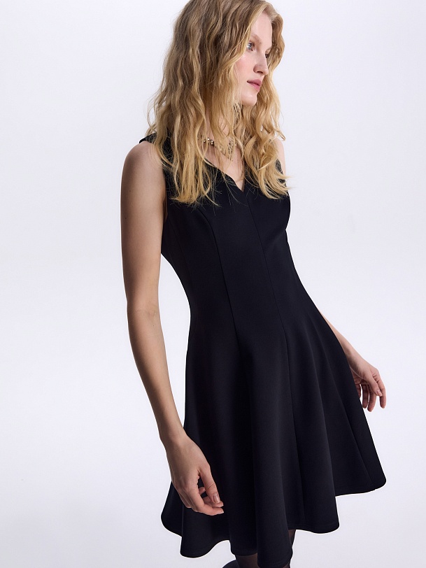 Приталенное платье мини