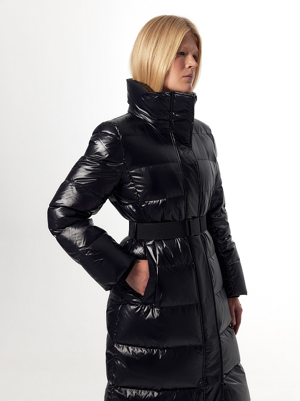 Пуховик с мембраной и утеплителем 90% пух и 10% перо и капюшоном