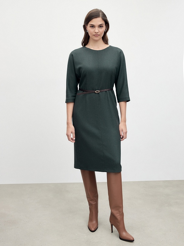 Приталенное платье с укороченным рукавом 