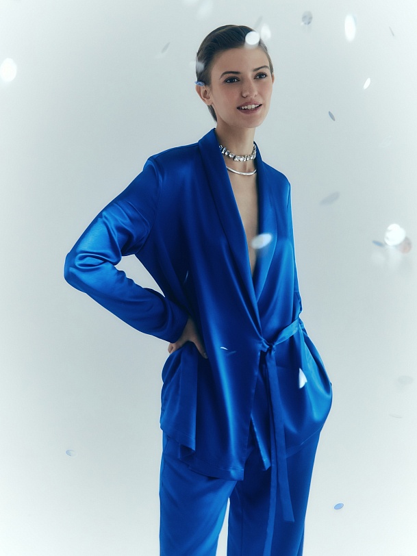 Двубортный прямой жакет из вискозного атласа на завязках