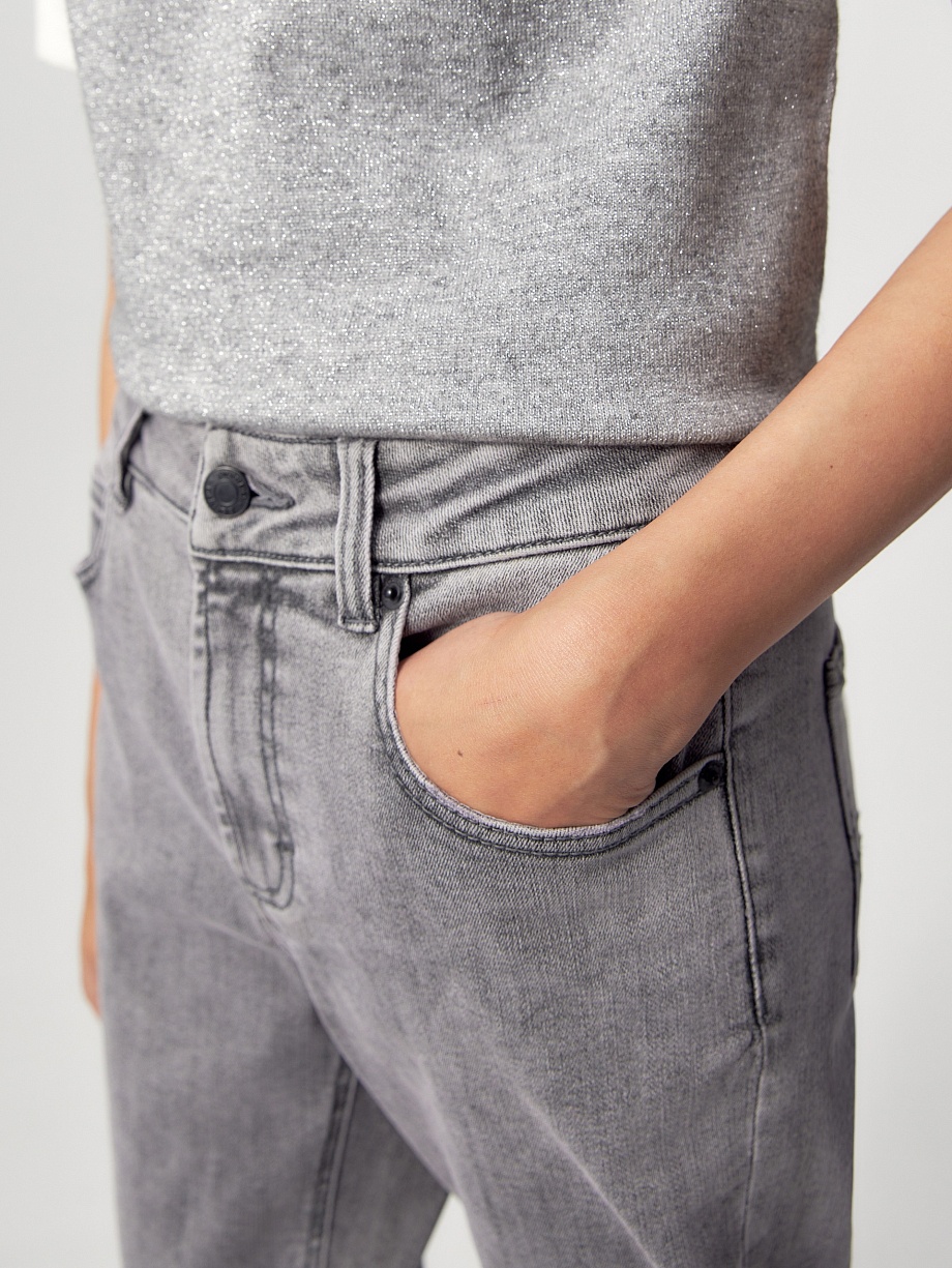 Джинсы зауженные