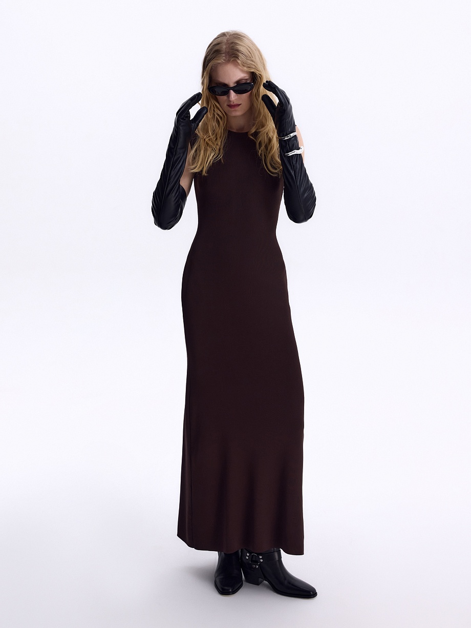 Платье трикотажное с вырезом на спине