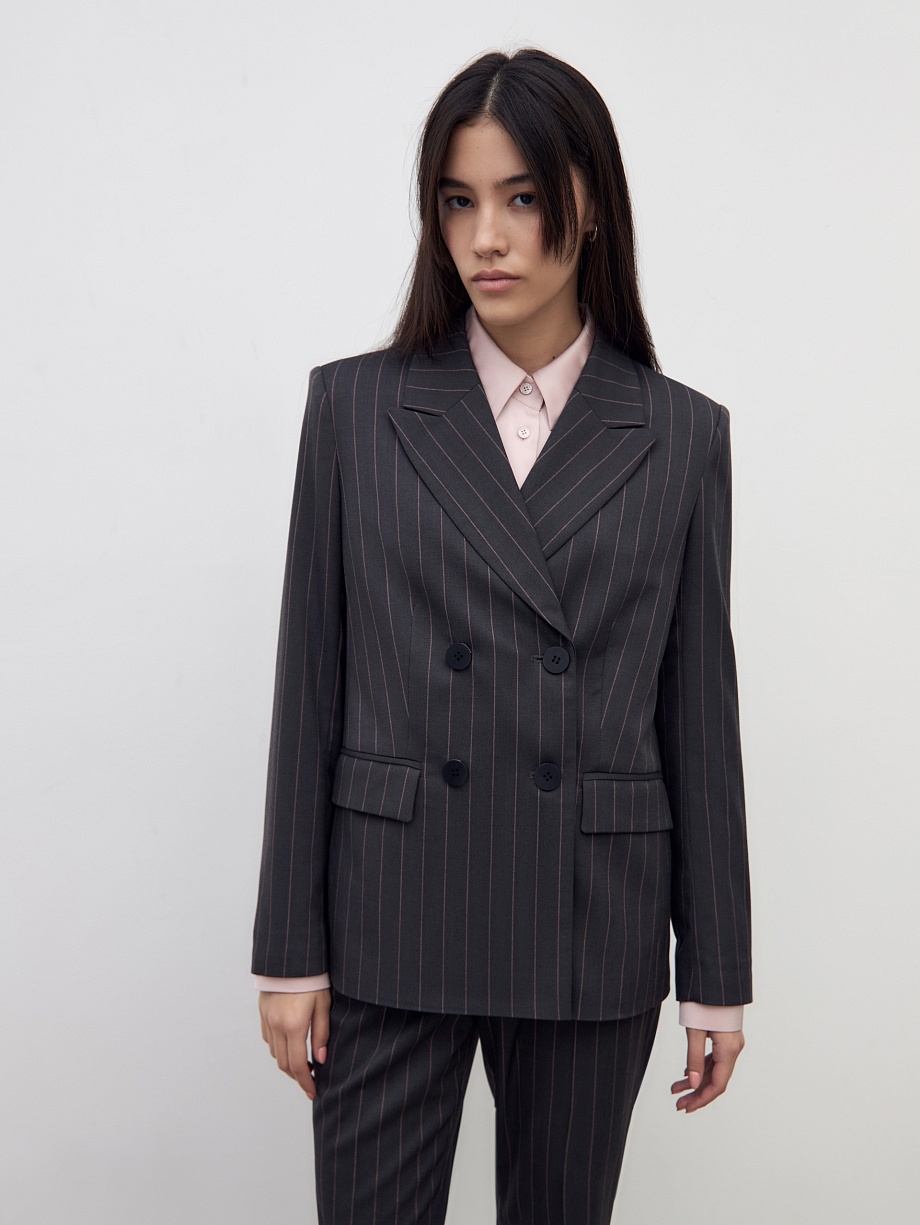 Двубортный прямой жакет в мужском стиле 