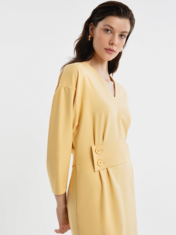 Прямое платье миди с поясом