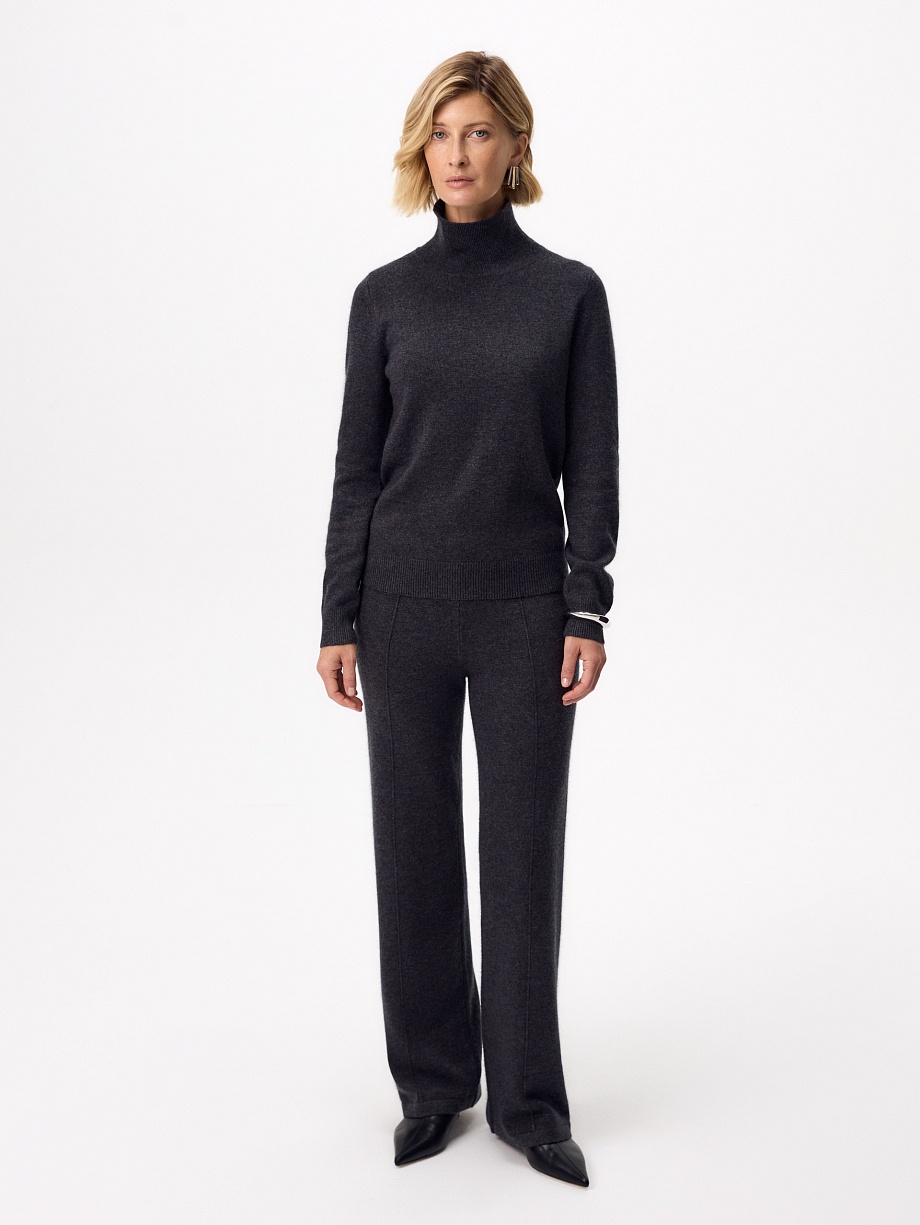 Костюм вязаный из шерсти с ангорой