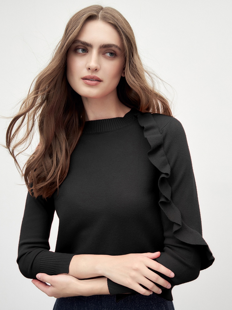 Вязаный джемпер с воланом на рукаве