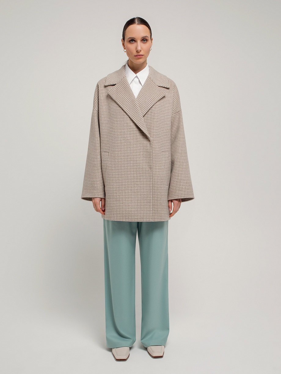 Двубортное укороченное пальто прямого силуэта