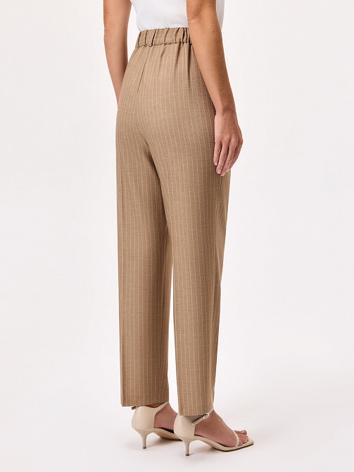 Укороченные зауженные брюки из костюмной ткани 