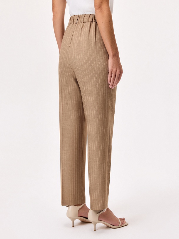 Укороченные зауженные брюки из костюмной ткани 