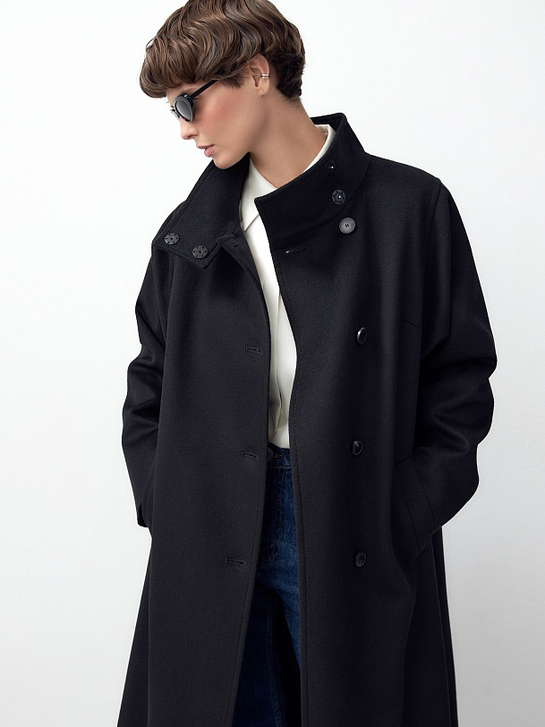 Шерстяное пальто с мембраной и утеплённой спинкой