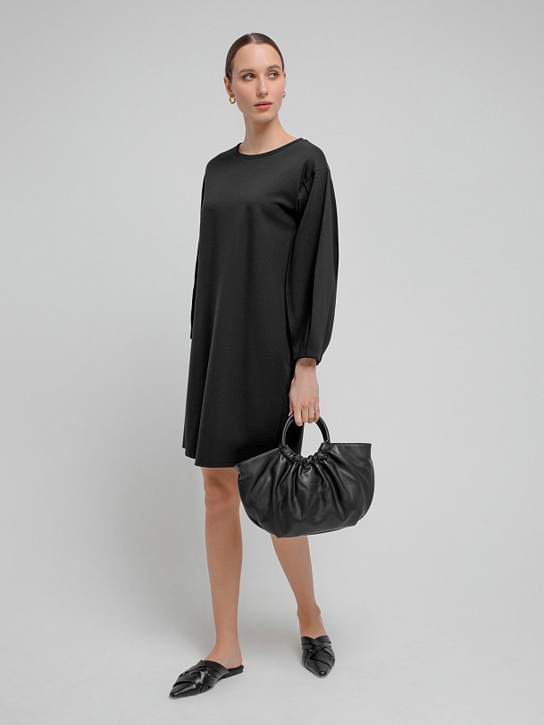 Трикотажное платье полуприлегающего силуэта