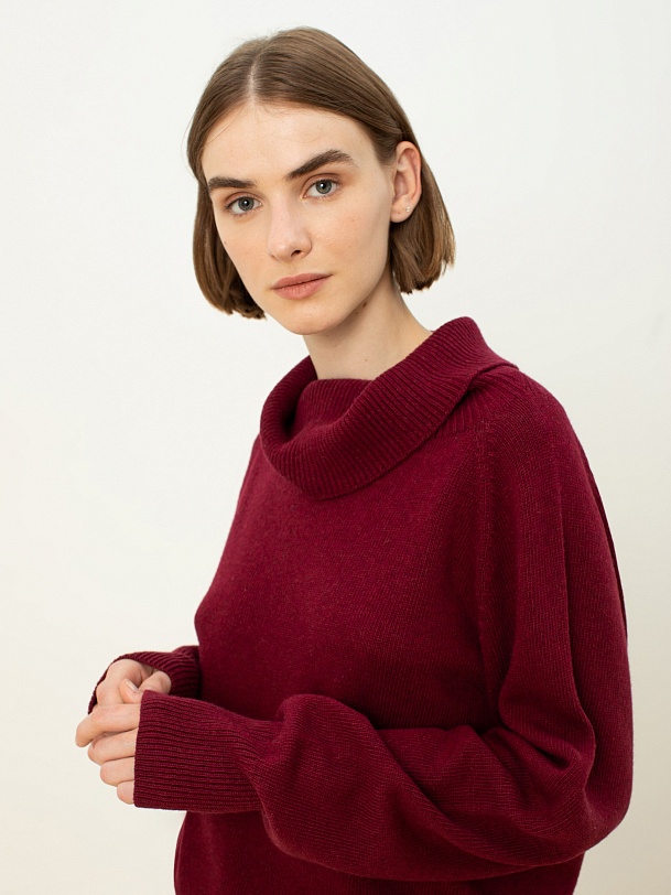 Женский свитер прямого силуэта