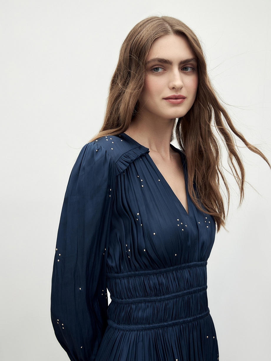 Платье из атласной ткани со стразами