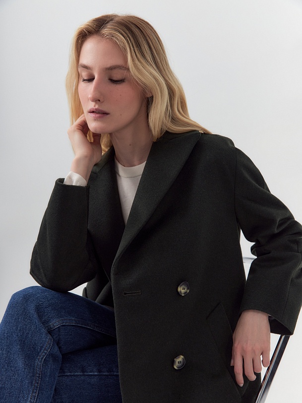 Шерстяное пальто с мембраной и утеплённой спинкой