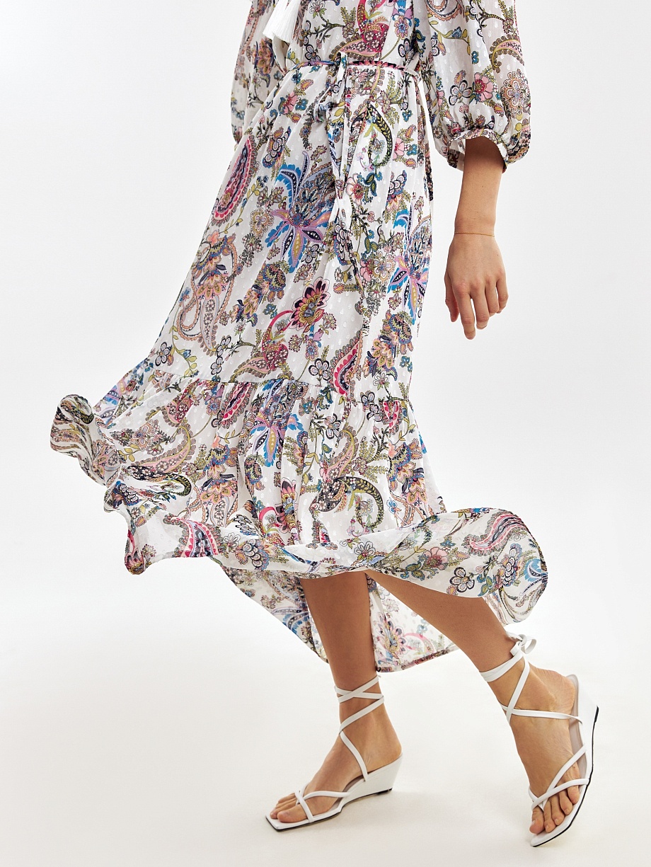 Свободное платье в этническом принте с поясом