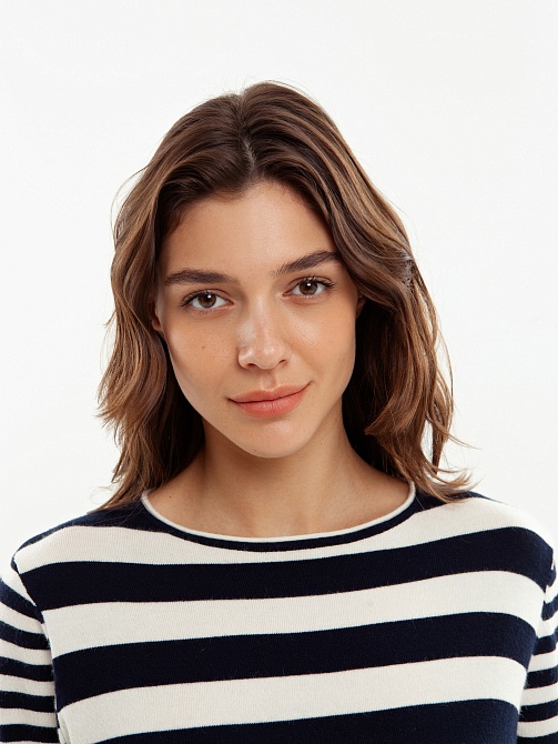 Трикотажный джемпер в бретонскую полоску