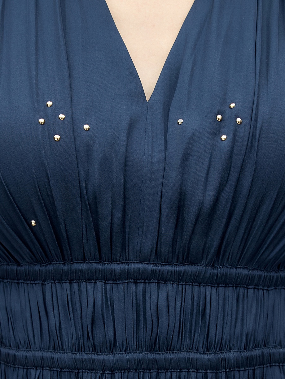 Платье из атласной ткани со стразами