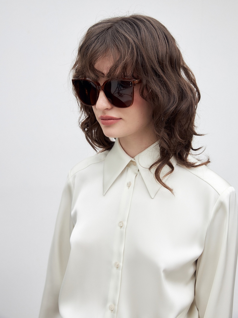 Очки солнцезащитные с чехлом в комплекте