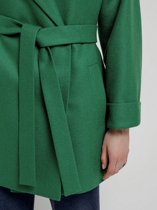 Двубортное укороченное пальто прямого силуэта