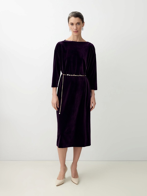 Свободное бархатное платье с поясом