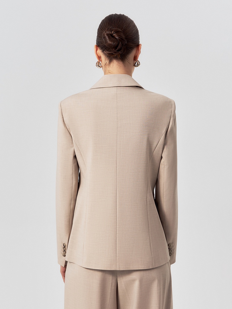 Приталенный жакет из костюмной ткани