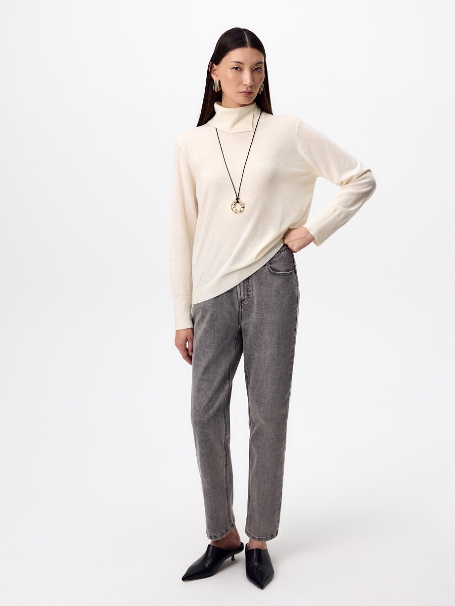 Свитер с асимметричным воротником