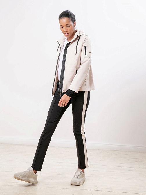 Зауженные брюки черные с белой полосой