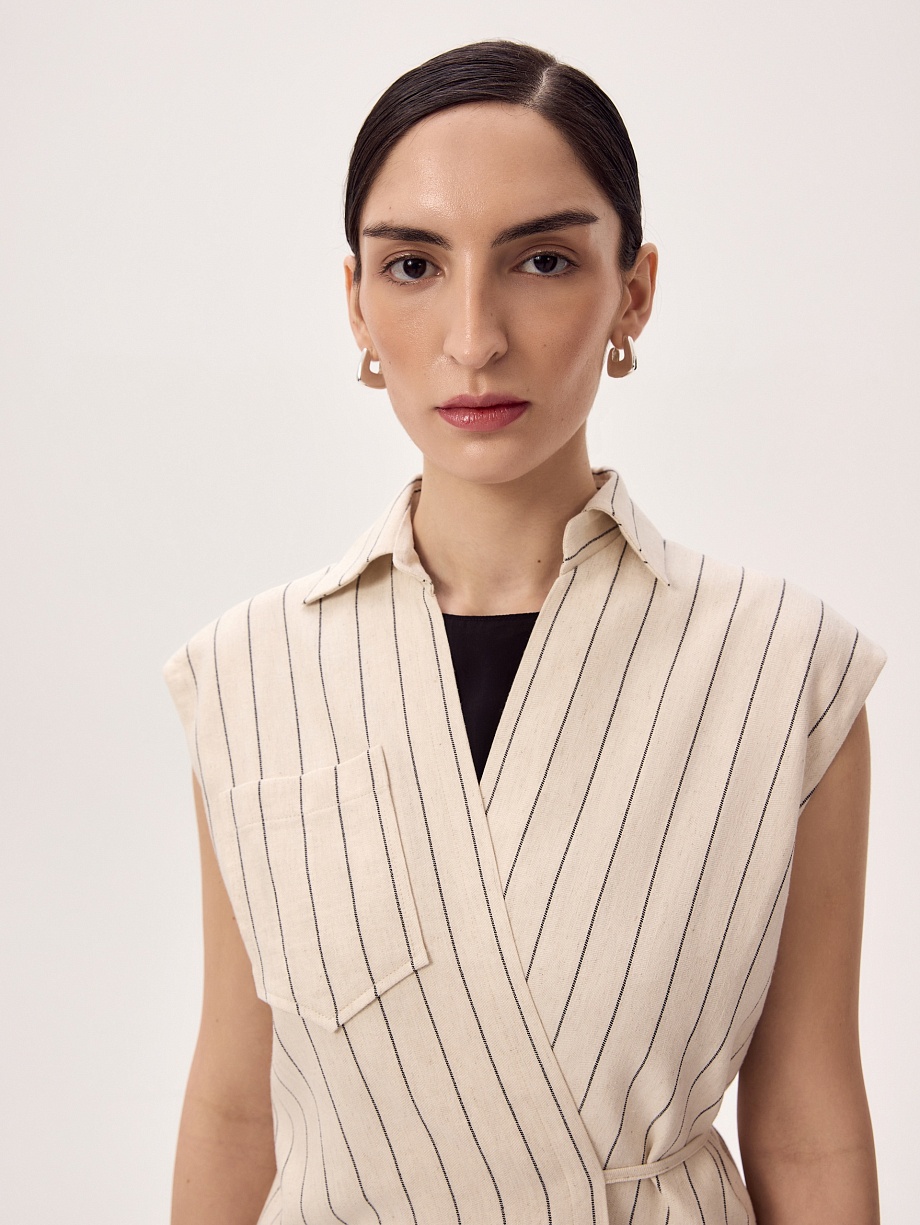 Жилет на запах из натуральной ткани