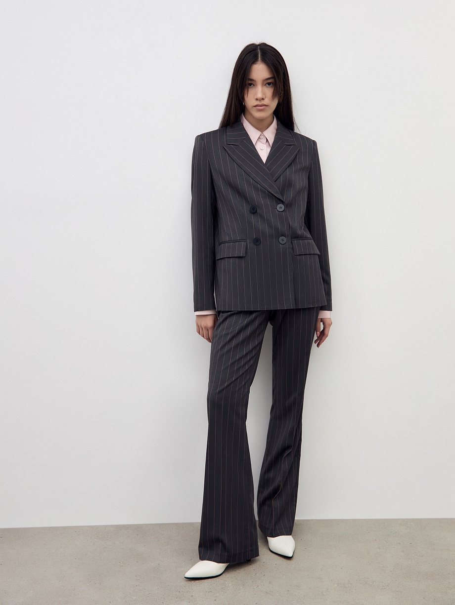 Двубортный прямой жакет в мужском стиле 