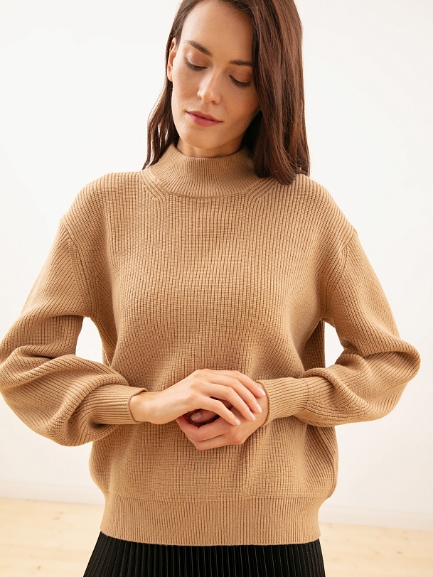 Свитер с объёмными рукавами