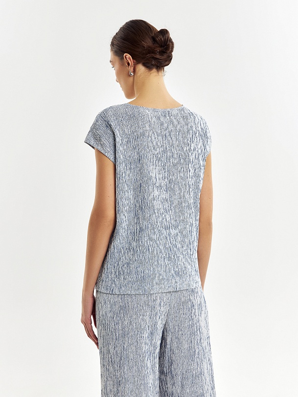 Блуза из фактурной ткани без рукавов