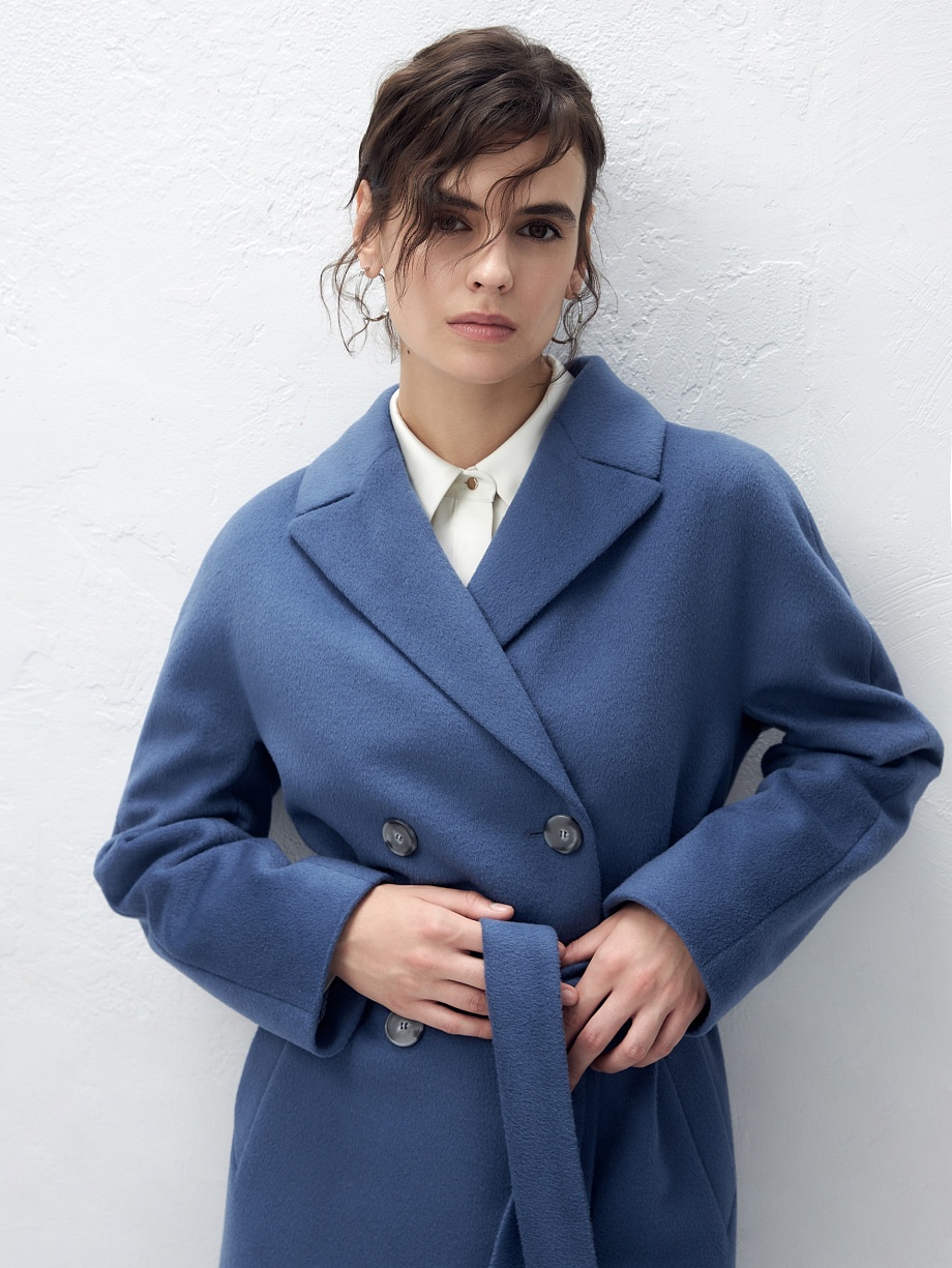 Шерстяное пальто двубортное с поясом