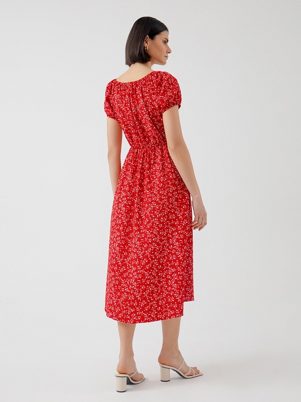 Яркое платье с растительным принтом и резинкой на талии