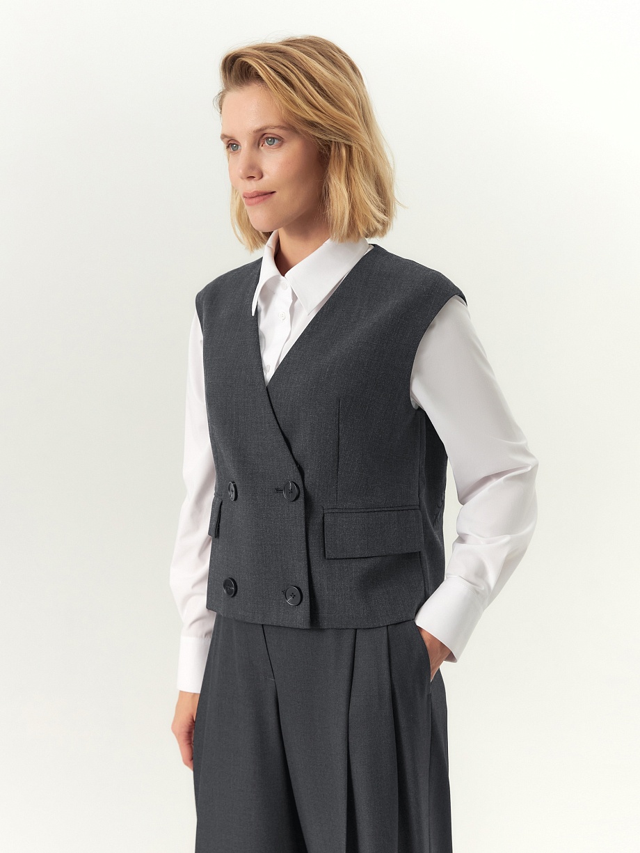 Жилет укороченный с вышивкой на спинке