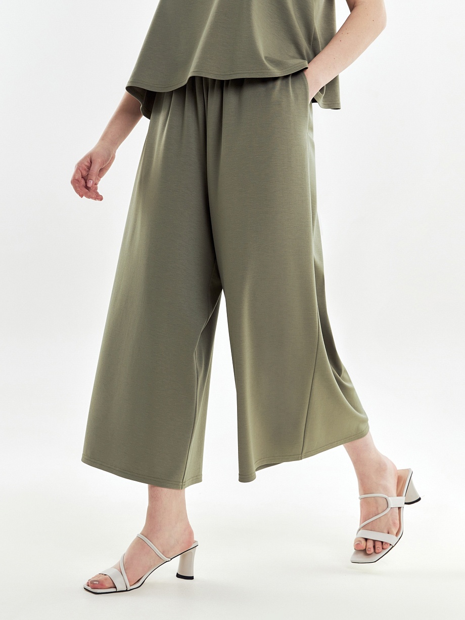 Свободный комбинезон из эластичного трикотажа