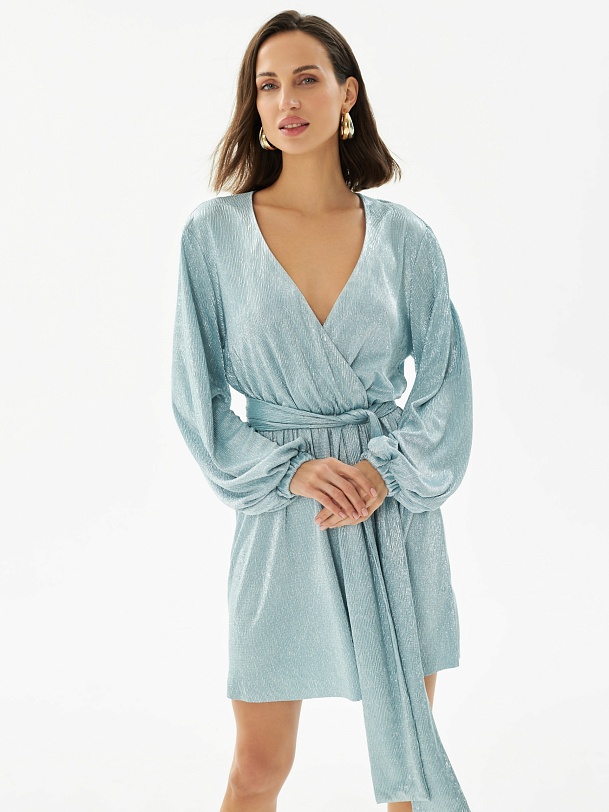 Блестящее платье на запах с поясом