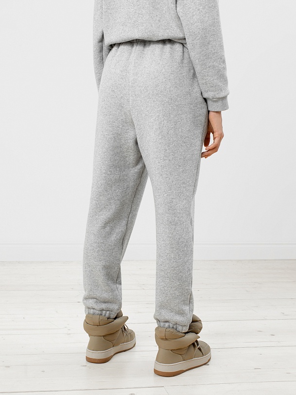 Брюки-джоггеры в стиле спорт-шик