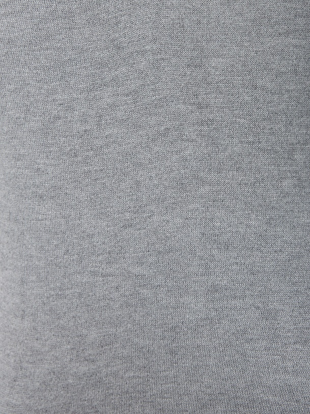 Базовый джемпер с V-образным вырезом