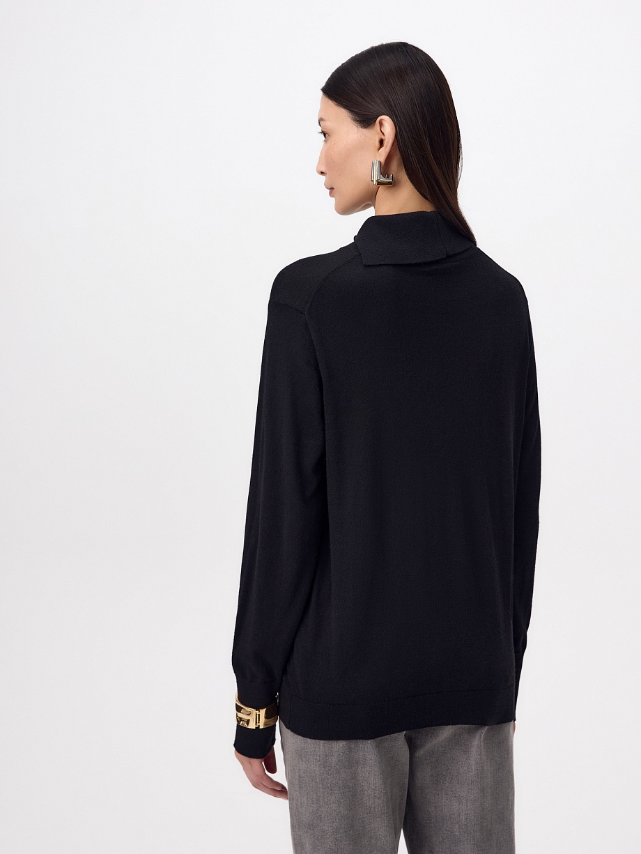 Свитер с асимметричным воротником