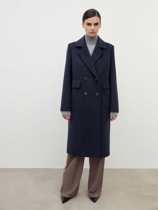 Шерстяное пальто с мембраной и утеплённой спинкой