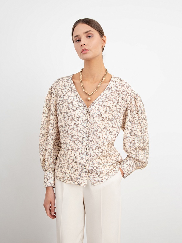 Женственная блузка с длинным рукавом